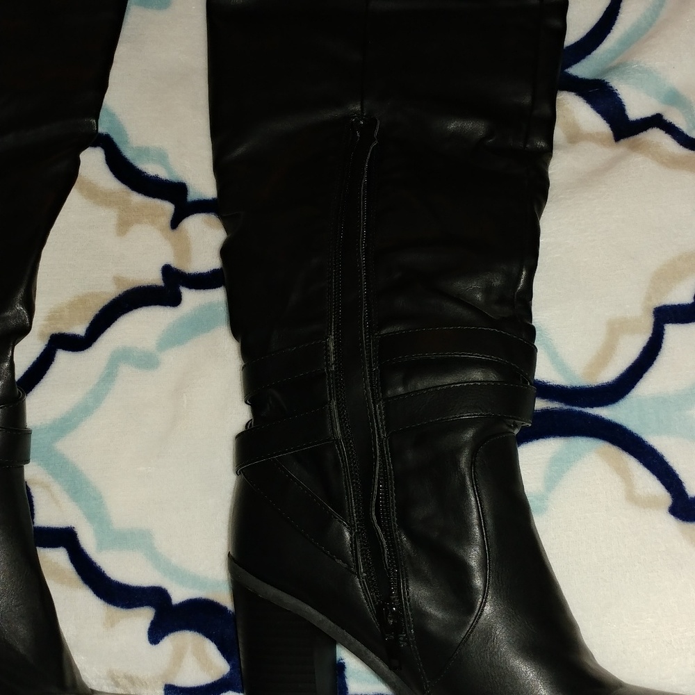 Boots - Picture 2 of 8